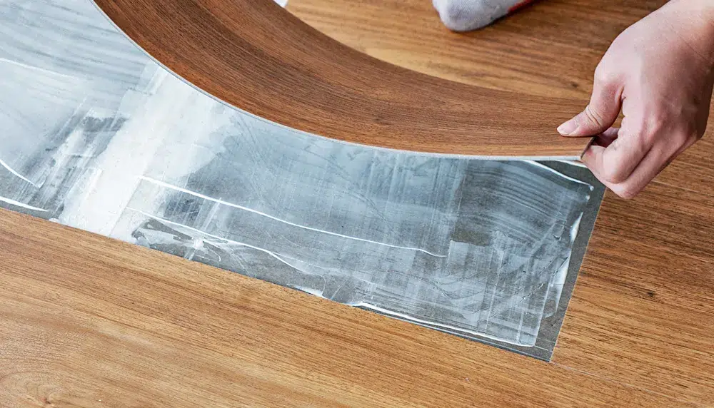 Vinylboden vom Profi fachgerecht verlegen lassen - DIMA Parkett