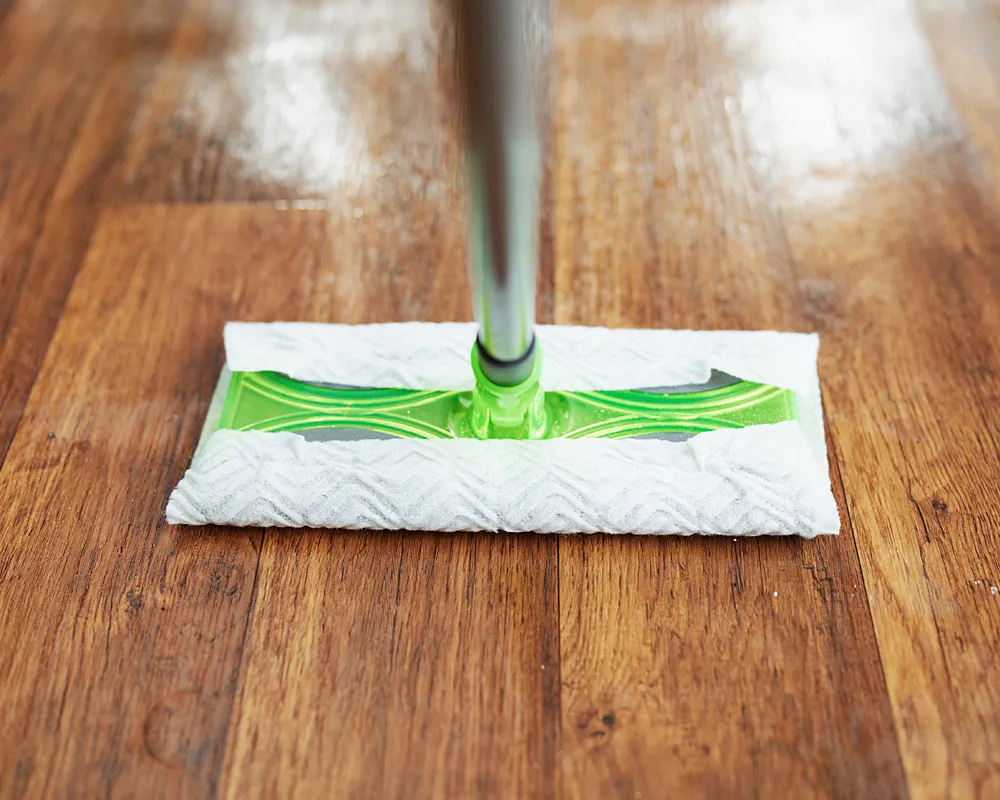 DIMA Parkett - Holzboden reinigen - Warum