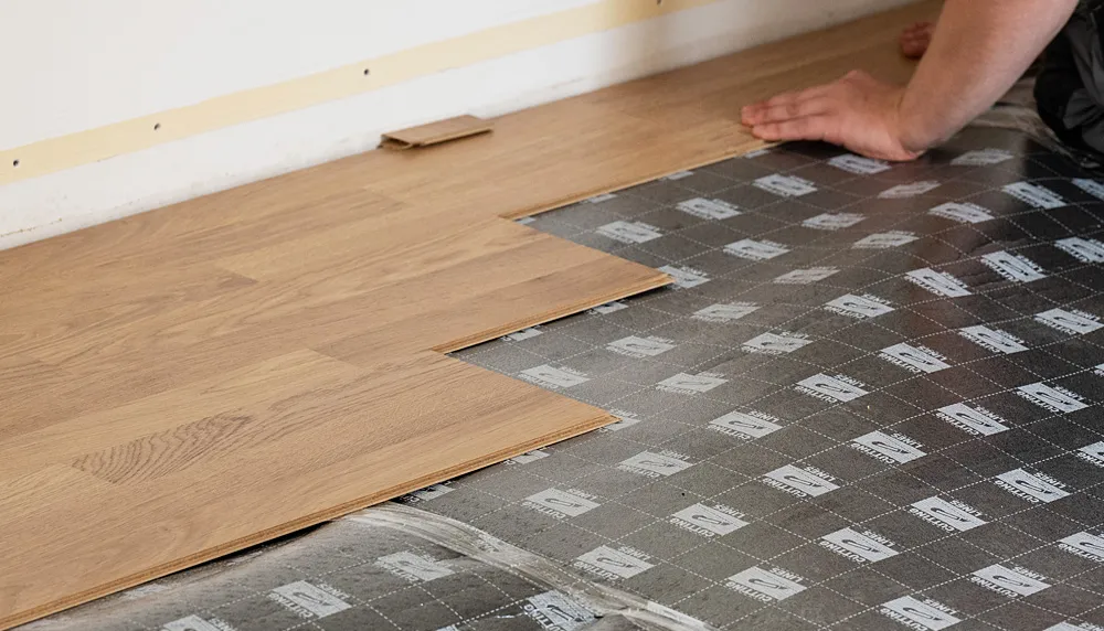 DIMA Parkett - Holzboden-Untergrund vorbereiten. Feuchtigkeitssperre und Trittschalldämmung